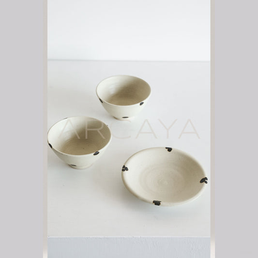Amu Collab White Glaze Ink Dot Bowl Plate - scene