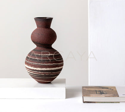 Dadan Wabi Sabi Twisted Pattern Vase - scene