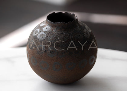 Dadan Hand Painted Terracotta Ring Vase - scene