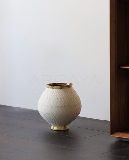 Dadan Designer Chinese Wabi Sabi Vase - scene