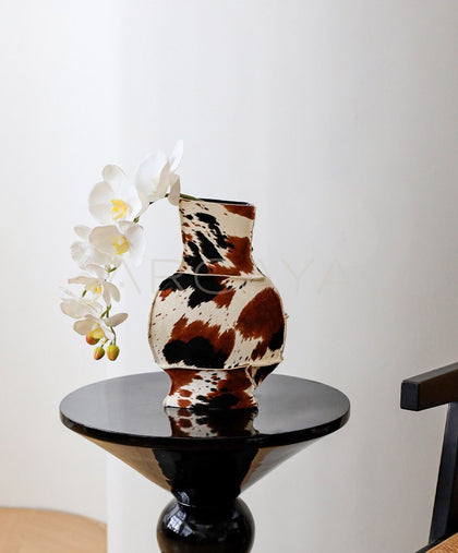 Horsehair Hide Ceramic Vase - scene
