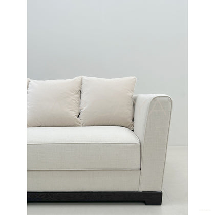 Little Frog Old Money Style Sofa - scene