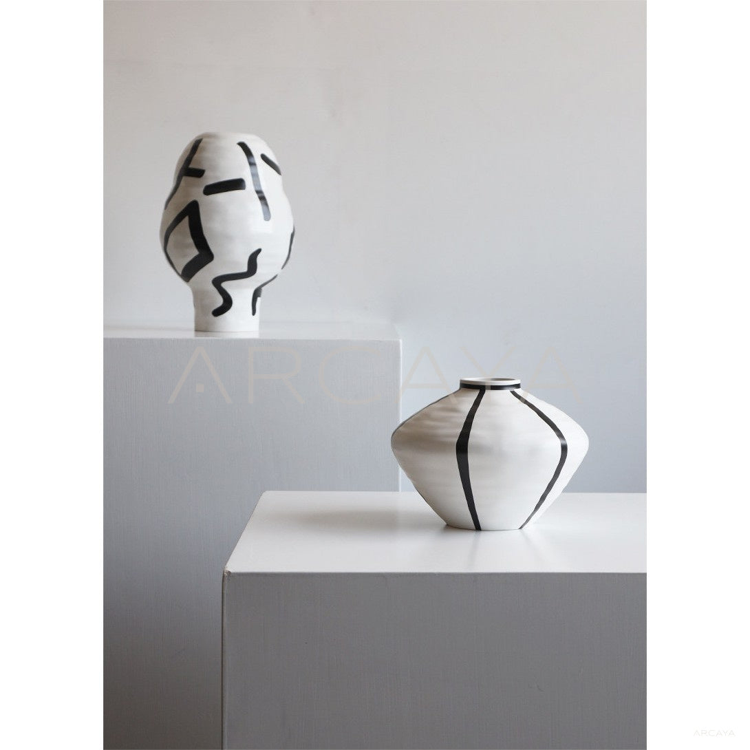New Chinese Ceramic Vase Homestay in detail