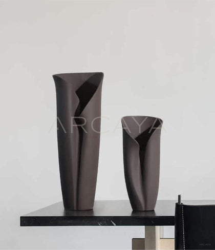 Black Jingdezhen Wide Mouth Ceramic Vase - scene