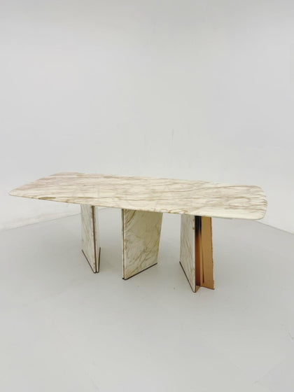 Mouth Series Fish Belly Gold Marble Dining Table - scene