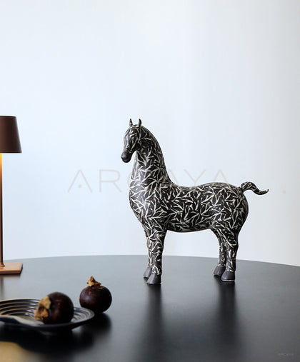 Bestwest Horse Ornament Desktop - scene