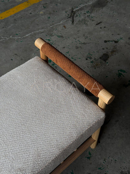 Shoe Changing Bench - detail