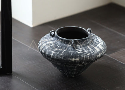 Dadan Hand Thrown Stoneware Art Vase - scene