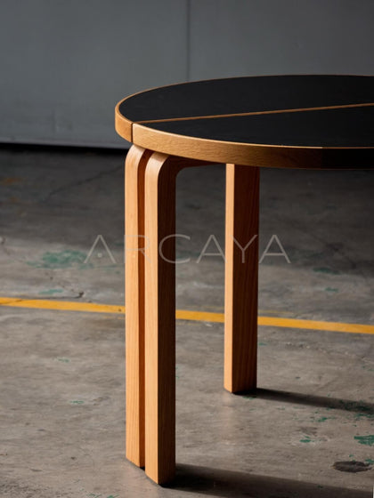 Poetic Round Dining Table - detail