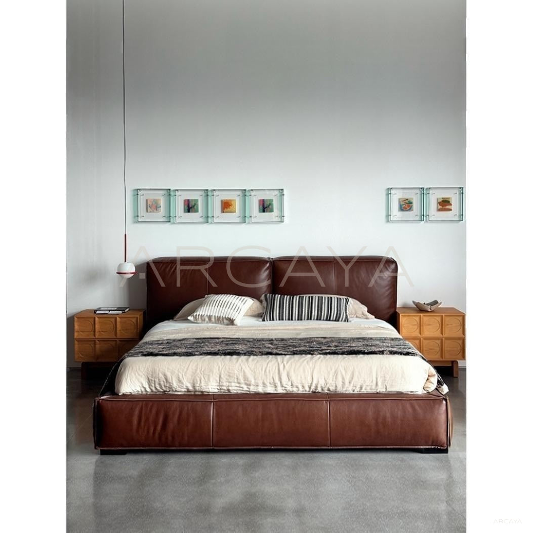 Jeaek Kuojing Large Bed in detail