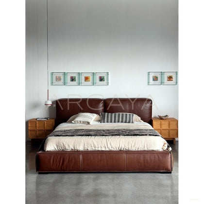 Jeaek Kuojing Large Bed - scene