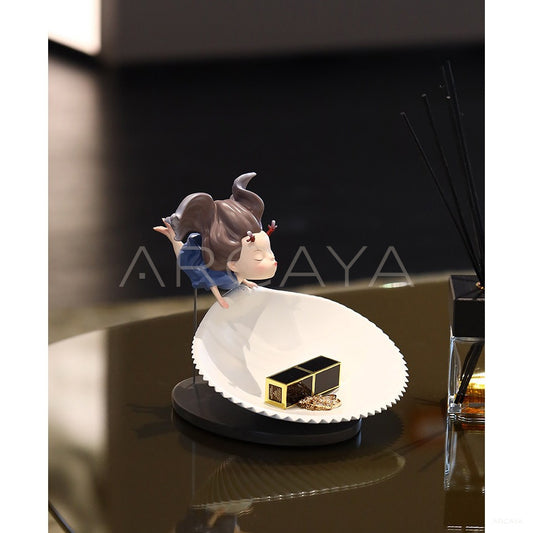 Shell Memory Artist Key Tray - scene