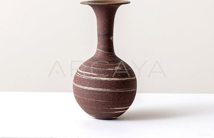 Dadan Marbled Stoneware Vase - scene