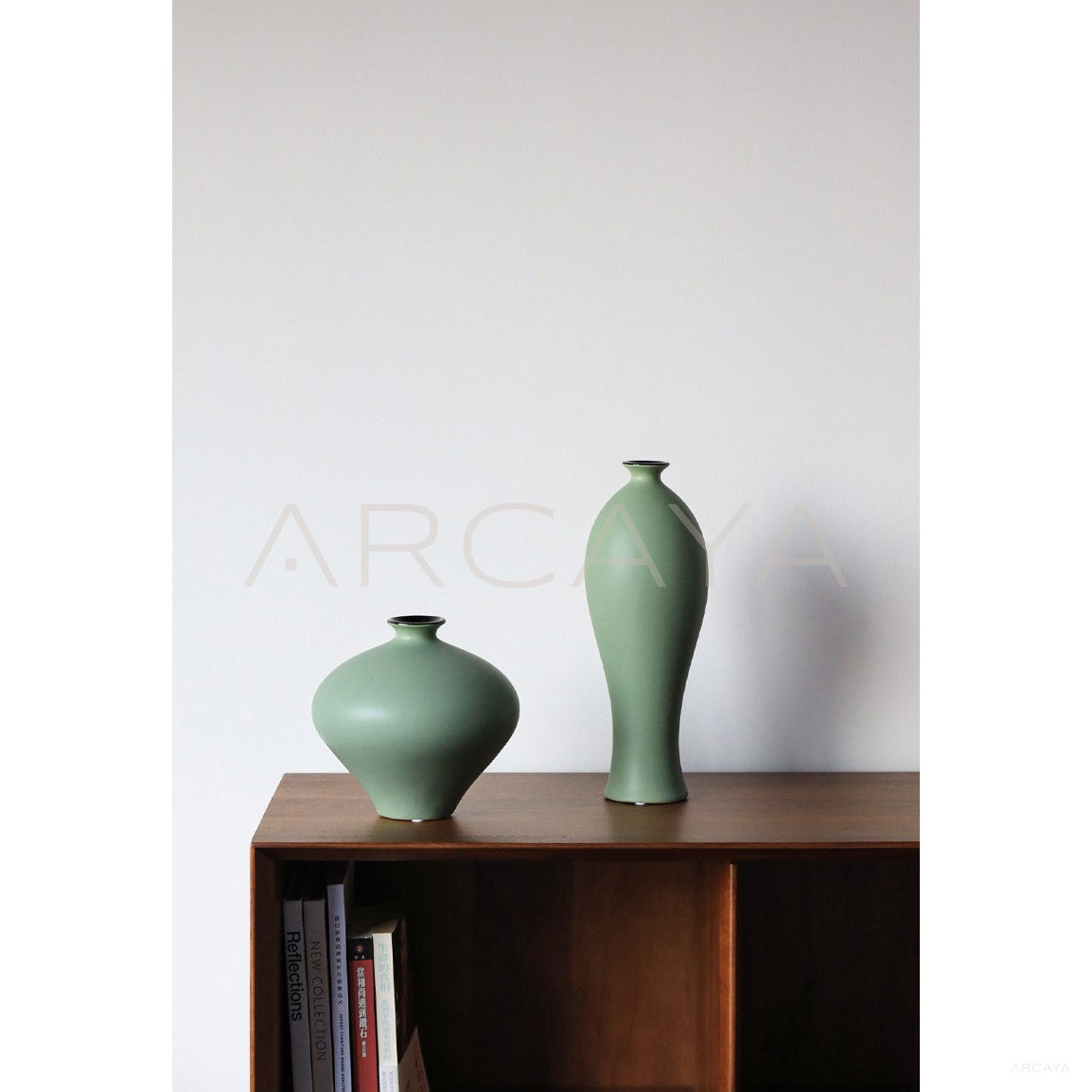 Song Style Small Mouth Ceramic Vase in detail