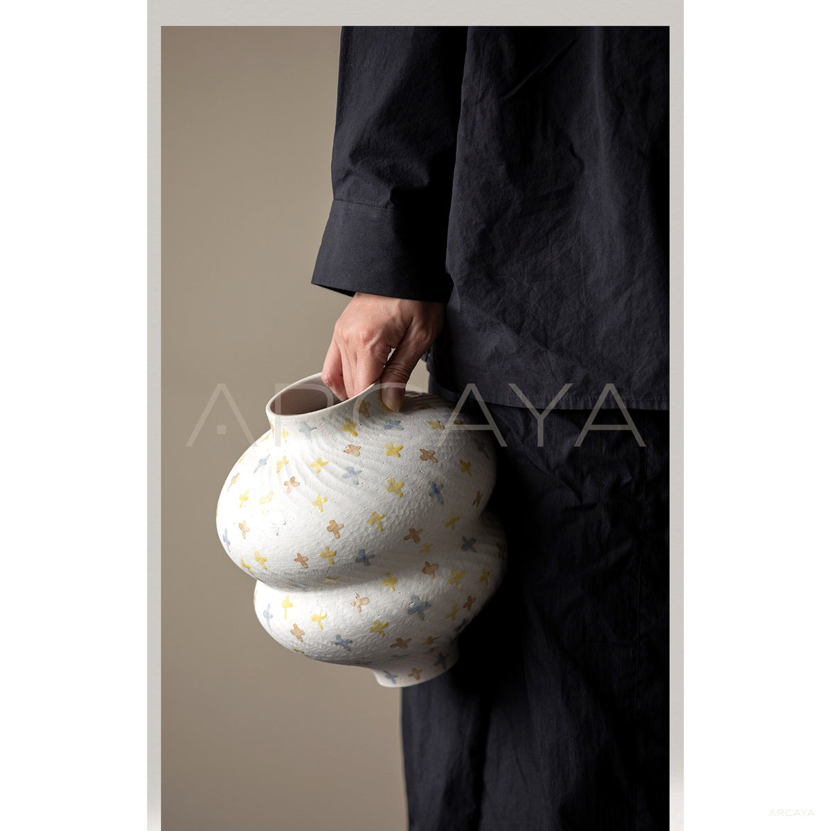 Hand Painted Double Gourd Vase in detail