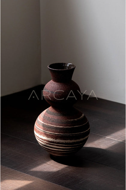 Dadan Wabi Sabi Twisted Pattern Vase - scene