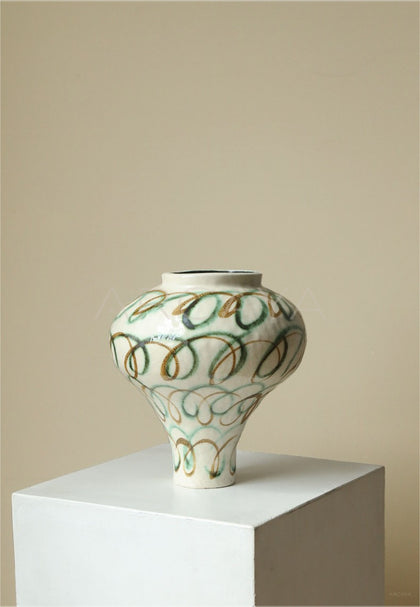 Dadan Jingdezhen Handmade Vase - scene