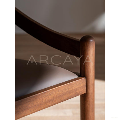 Pali Lounge Chair - scene