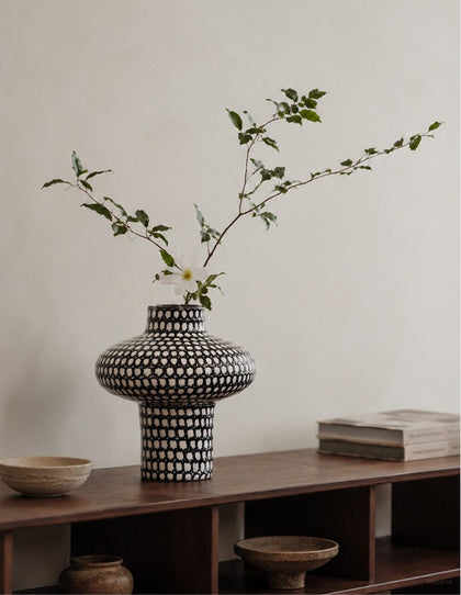Dadan Plaid Ceramic Vase Dining - scene