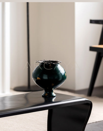 Dadan Dark Green Gilded Ceramic Vase - scene