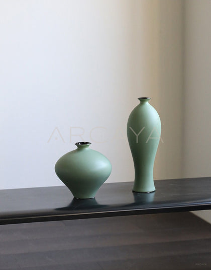 Song Style Small Mouth Ceramic Vase - scene
