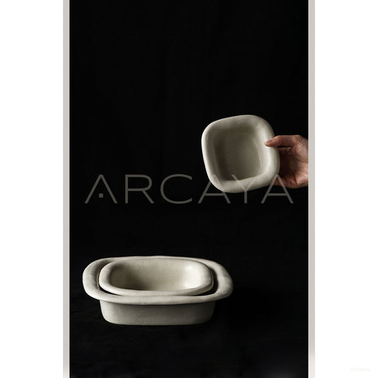Amu Collab Folded Edge Square Ceramic Plate - scene
