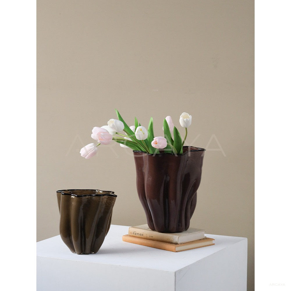 Tulip Glass Vase Wide Mouth in detail