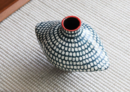 Dadan Jingdezhen Designer Art Vessel - scene