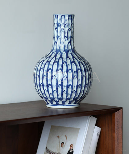 New Chinese Blue White Fish Scale Vase - scene