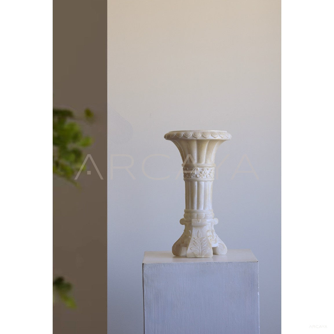 Mid Century French Entryway Vase in detail