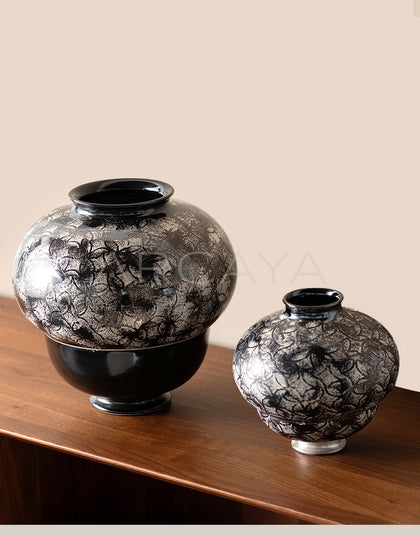 Black Gold Scale Pattern Sphere Vase - scene