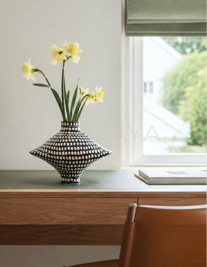 Dadan Hand Painted Checkered Vase Bedroom - scene