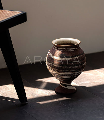 Dadan Marbled Clay Ceramic Vase - scene