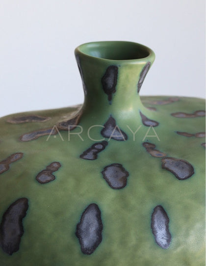 Dadan Speckled Ceramic Vase Hotel - scene