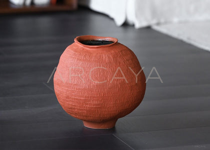 Red Ceramic Wedding Vase - scene