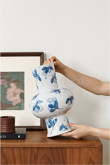 Chinese Blue White Wide Mouth Entryway Vase - scene