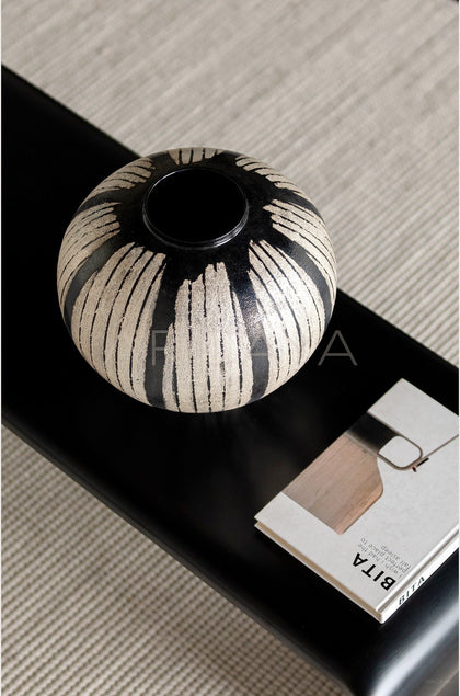 Xiangda Collab White Line Black Glaze Sphere Vase - scene