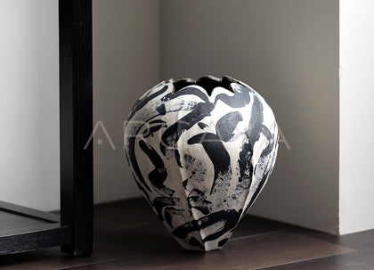 Dadan Hand Painted Ink Wash Vase - scene