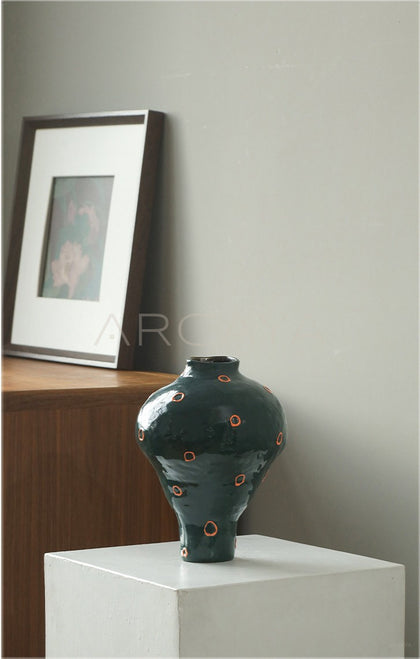 Dadan Jingdezhen Handmade Tabletop Vase - scene