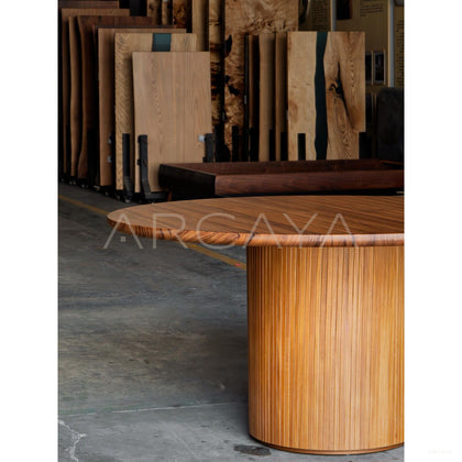 Teak Round Table - scene
