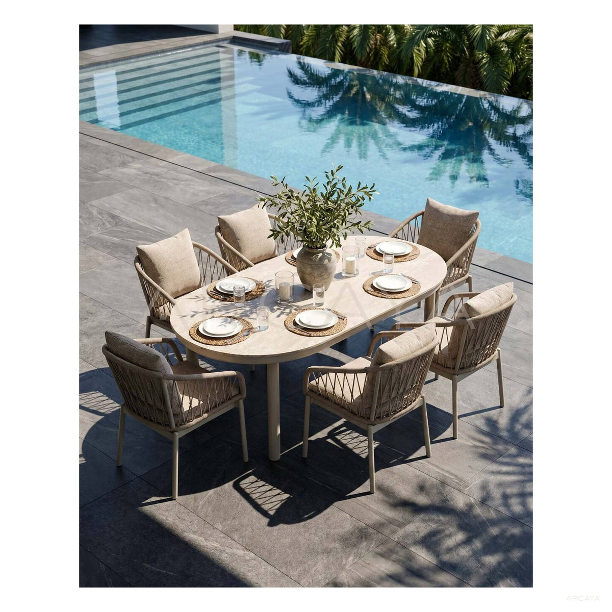 Outdoor Dining Table And Chairs Set in detail