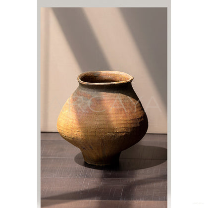 Dadan Vintage Ribbed Ceramic Vase - scene
