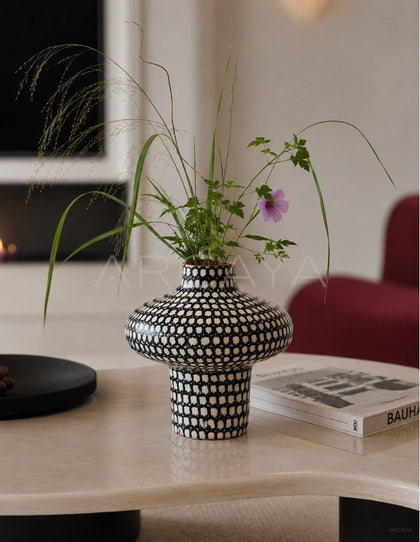 Dadan Hand Painted Plaid Vase 2 - scene