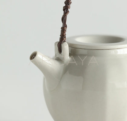 Sunxun Collab White Porcelain Loop Handle Teapot Set - scene