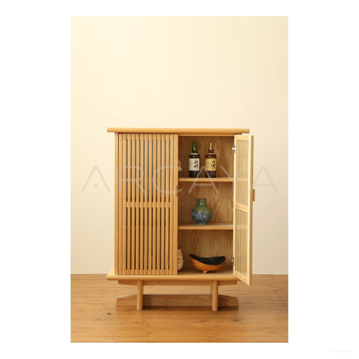 Lan Wine Cigar Cabinet in detail