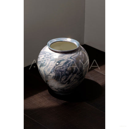 Twisted Glaze Blurred Ceramic Vase - scene