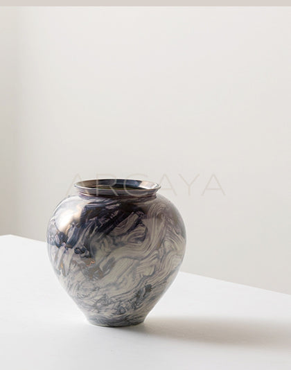 Twisted Glaze Blurred Ceramic Vase - scene