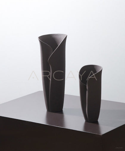 Black Jingdezhen Wide Mouth Ceramic Vase - scene