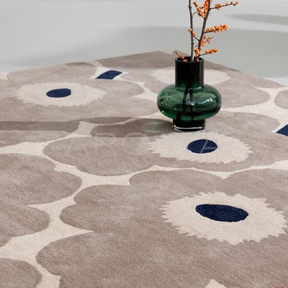 Classic Poppy Flower Rug - scene