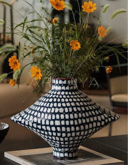 Dadan Hand Painted Plaid Vase - scene